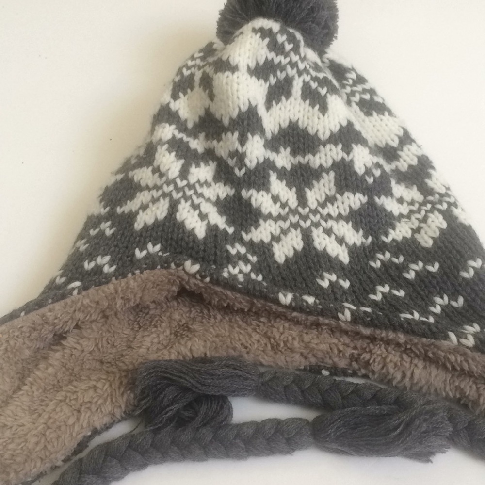 FINAL MARKDOWN Warm and toasty winter hat o s f m
